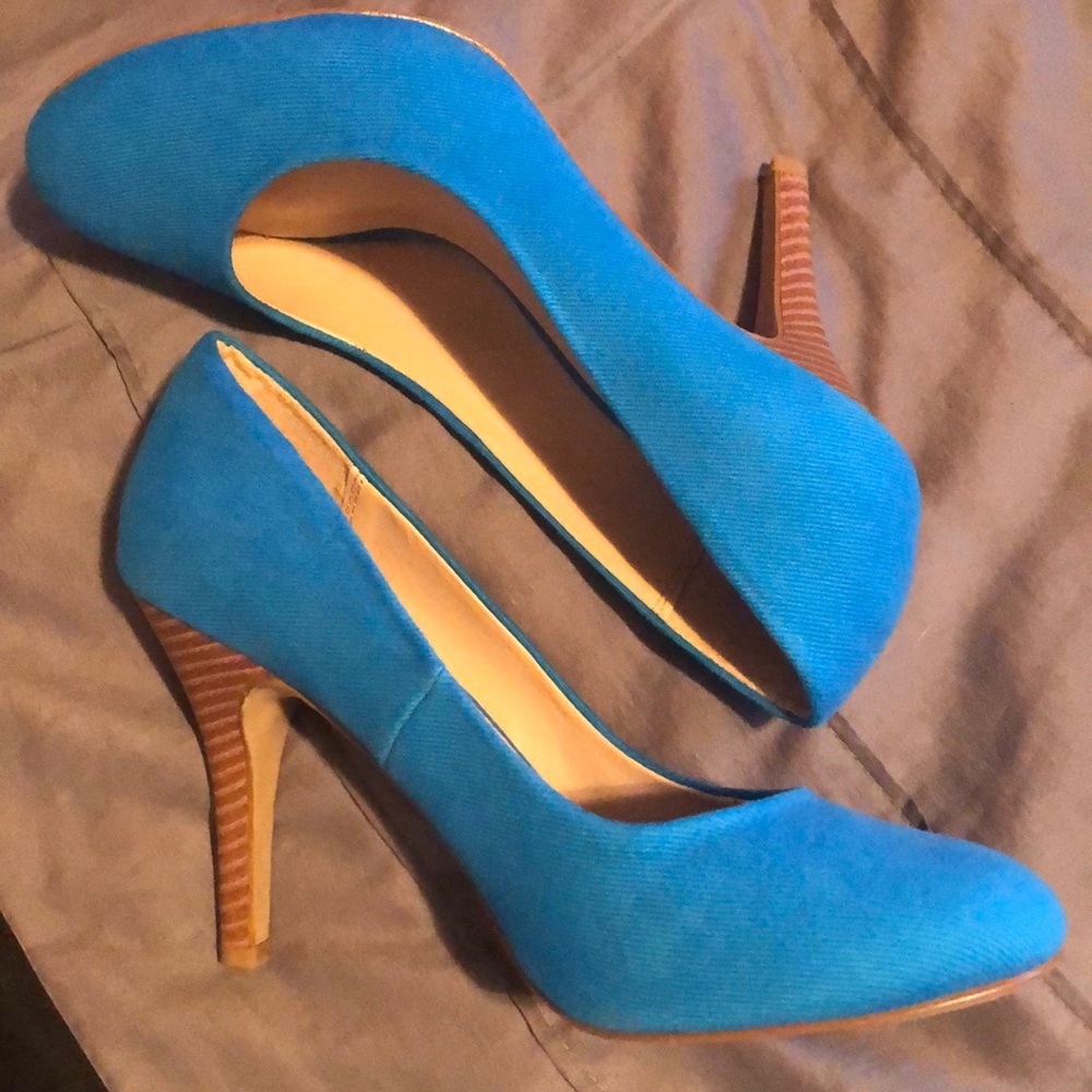 NWT Beautiful Blue Coderno Pump
